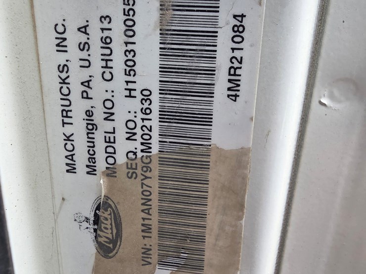 2016-mack-chu613-daycab-truck-image-1