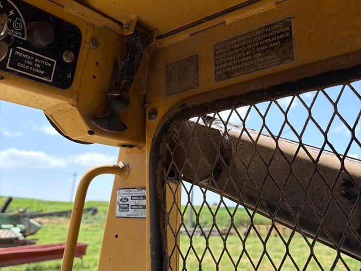 new-holland-l553-image-33