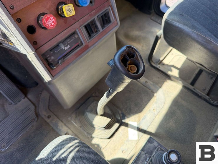 1999-mack-cl713-image-33