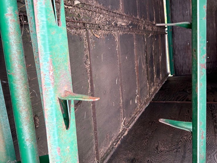 badger-18ft-front-unload-silage-wagon-image-31