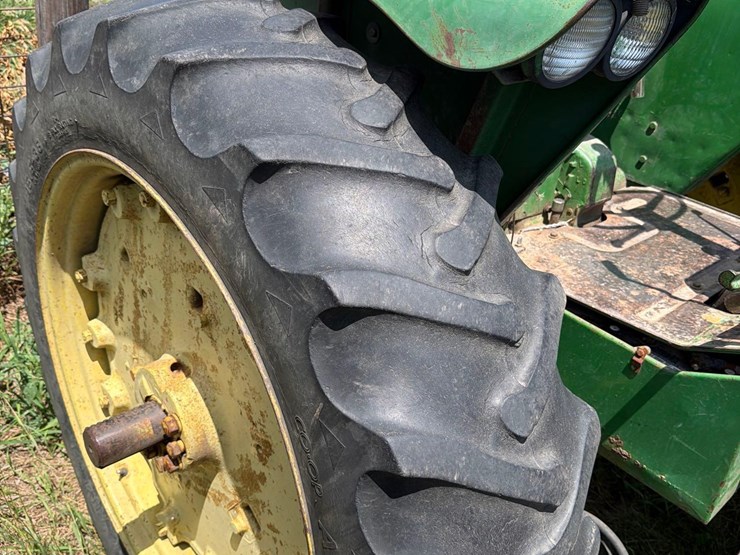 john-deere-3020-image-6
