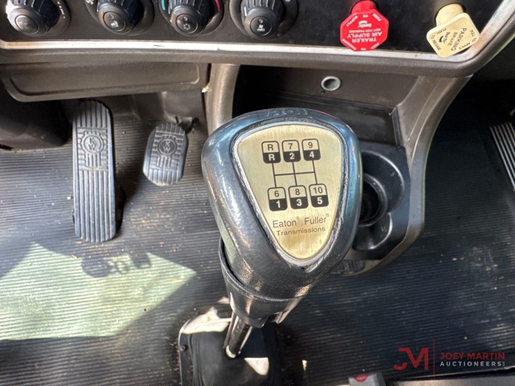 2013-kenworth-t660-image-30