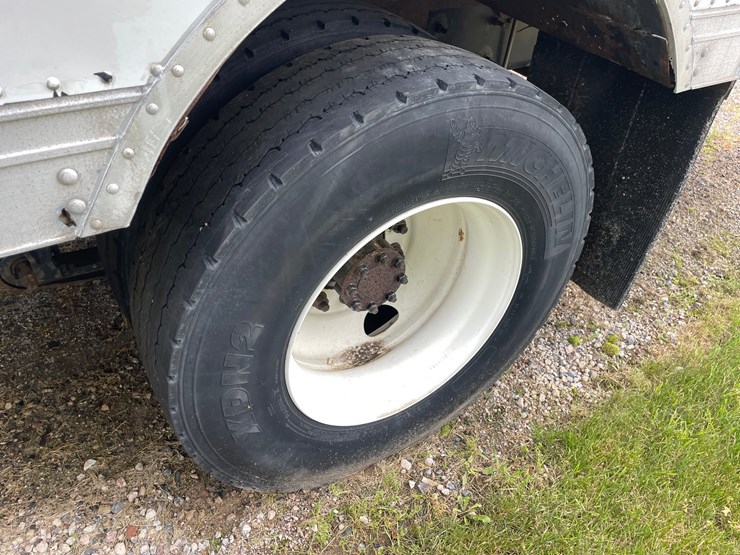 2016-international-durastar-4400-image-11