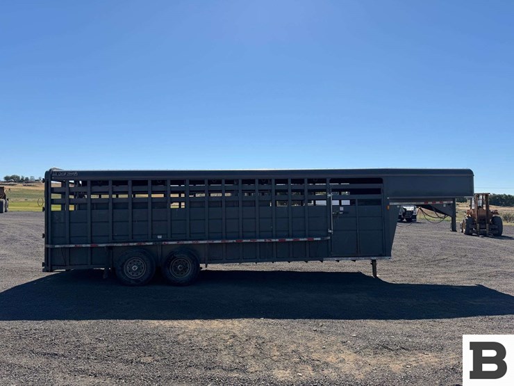 2015-c&b-quality-mavgnst24-14k-str-stock-trailer-image-6