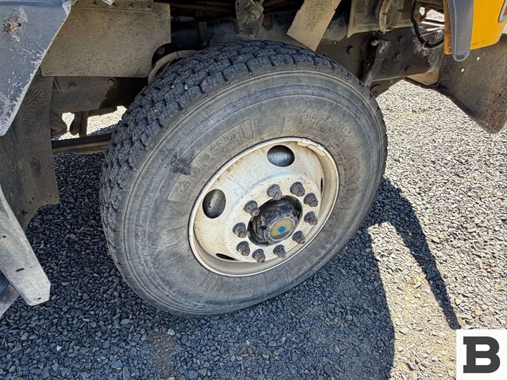 2001-mack-cl713-image-37