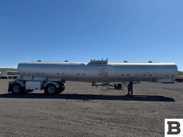 1994-west-mark-8000-gallon-tanker-trailer-image-7