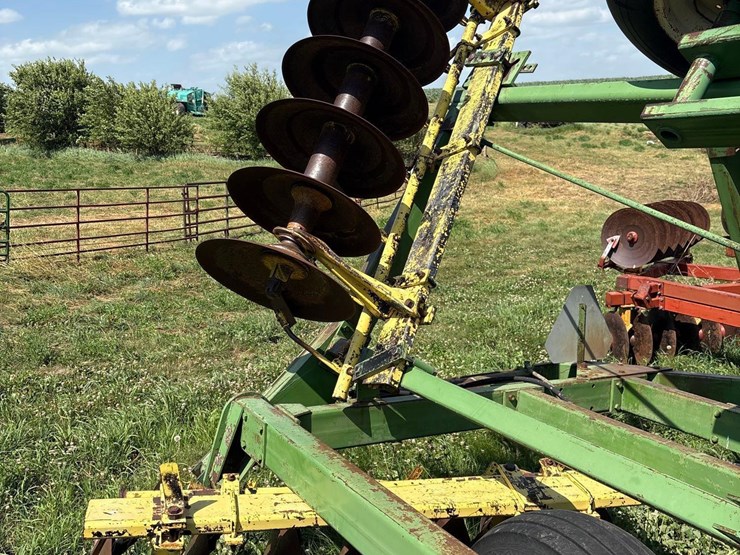 john-deere-230-image-24