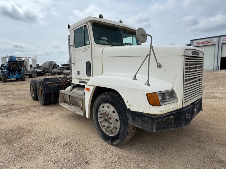 1996-freightliner-fld120-image-3