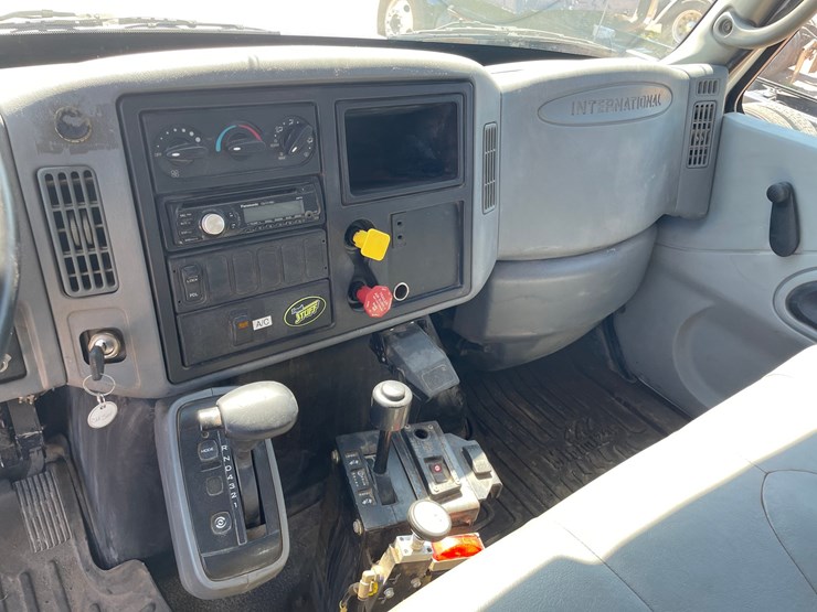 2003-international-durastar-4400-image-11