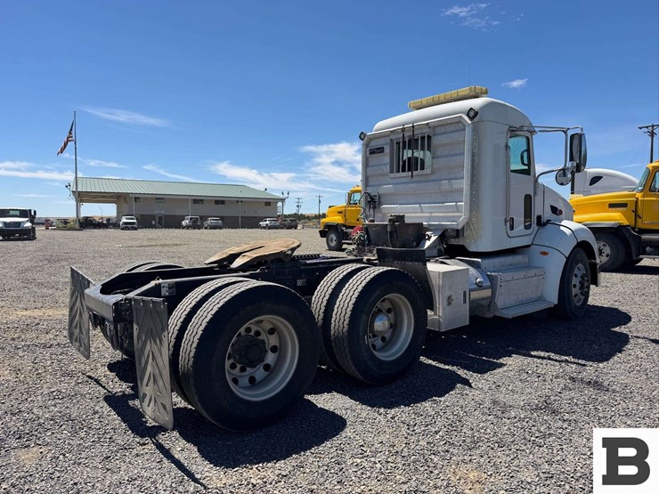 2012-peterbilt-384-image-5