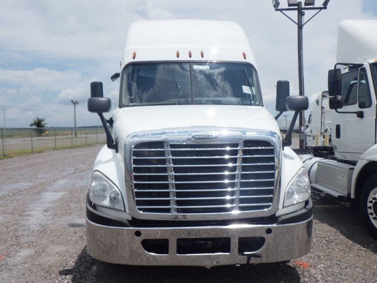 2018-freightliner-cascadia-125-image-2