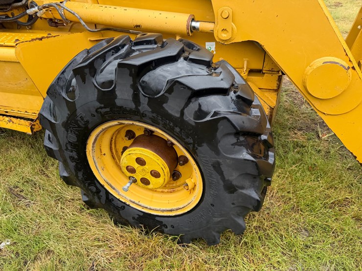 2006-caterpillar-420d-image-11