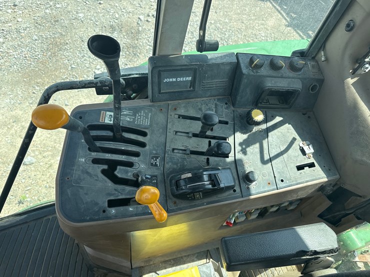 1993-john-deere-6400-image-32