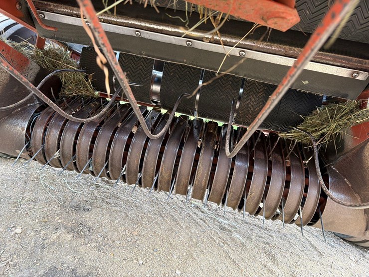 hesston-555t-image-22