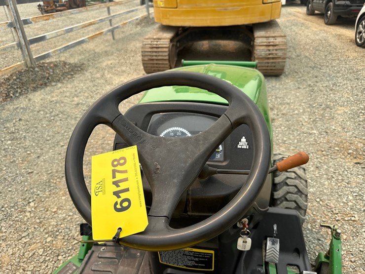 2014-john-deere-2025r-image-31