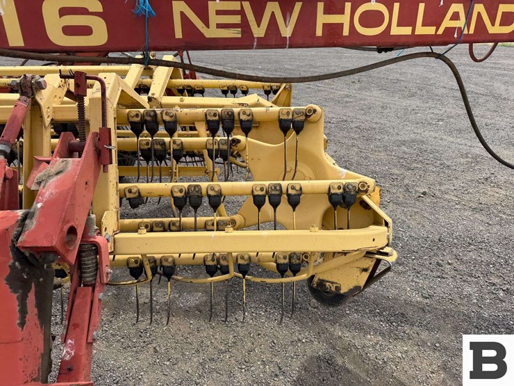 new-holland-216-image-25