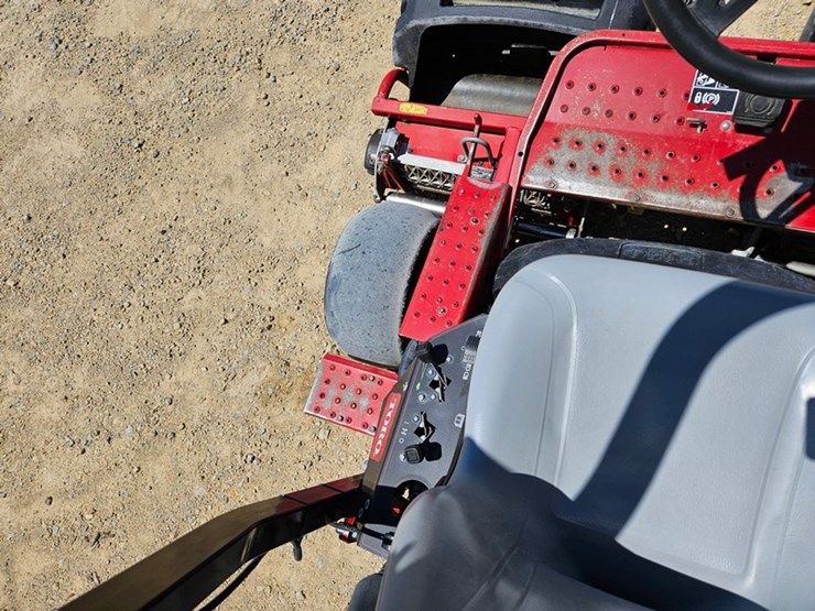2016-toro-greensmaster-3150-image-24