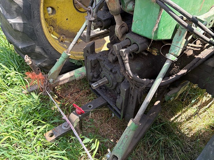 john-deere-3020-image-7