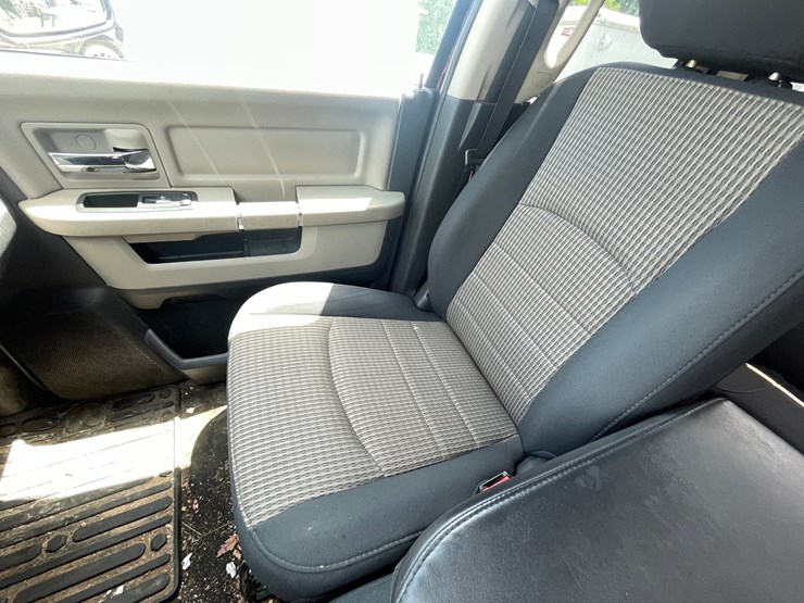 2011-dodge-1500-image-50