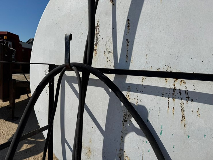 #1889-•-derson-mfg.-inc.-1000-gal-towable-fuel-tank-w/pump-image-11