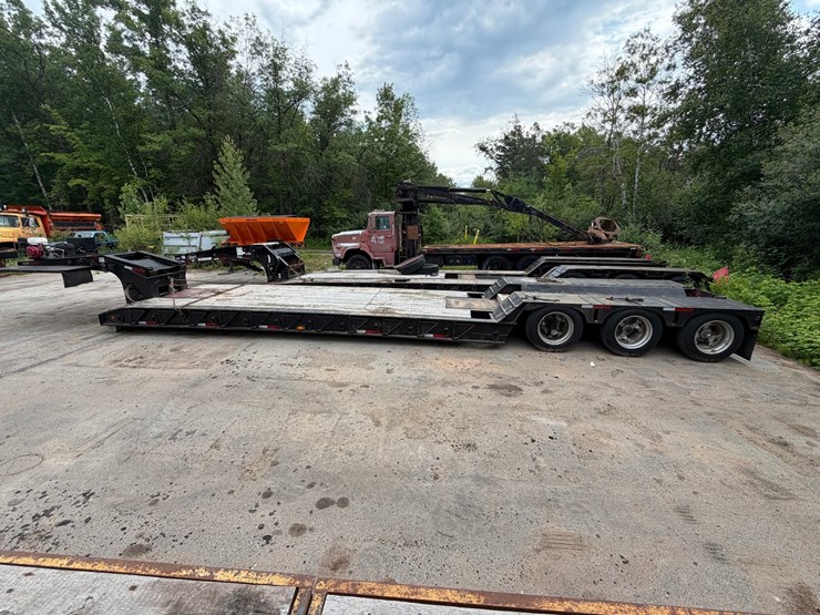 #1500-•-tri-axle-lowboy-trailer-image-2