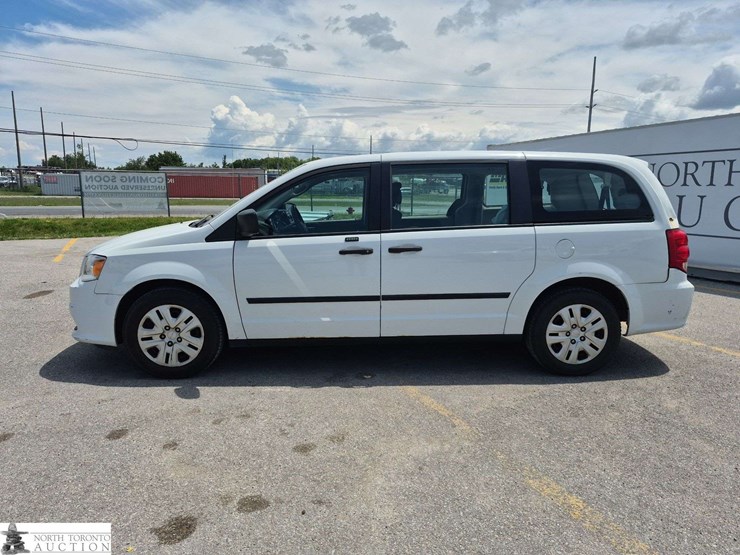 2016-dodge-grand-caravan-sxt-image-8