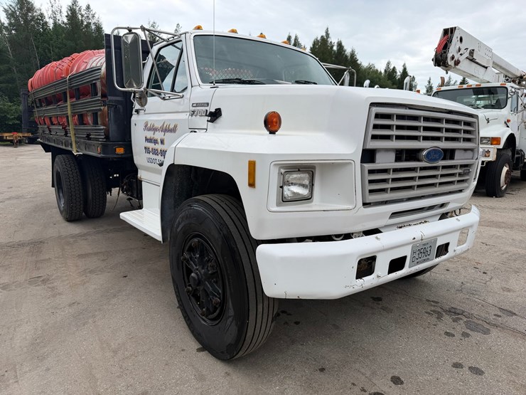 ford-f700-image-7
