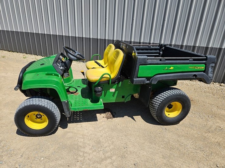 2016-john-deere-gator-image-2