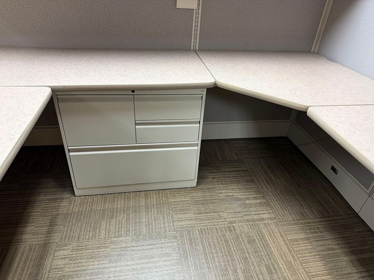 8’-x-8’-sectional-desk-image-3