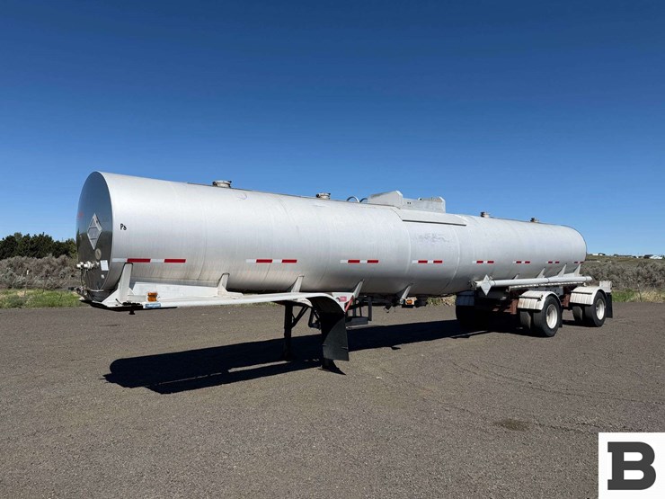 1994-west-mark-8000-gallon-tanker-trailer-image-1