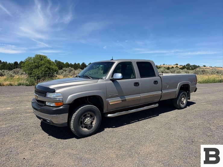 2002-chevrolet-silverado-2500hd-image-2