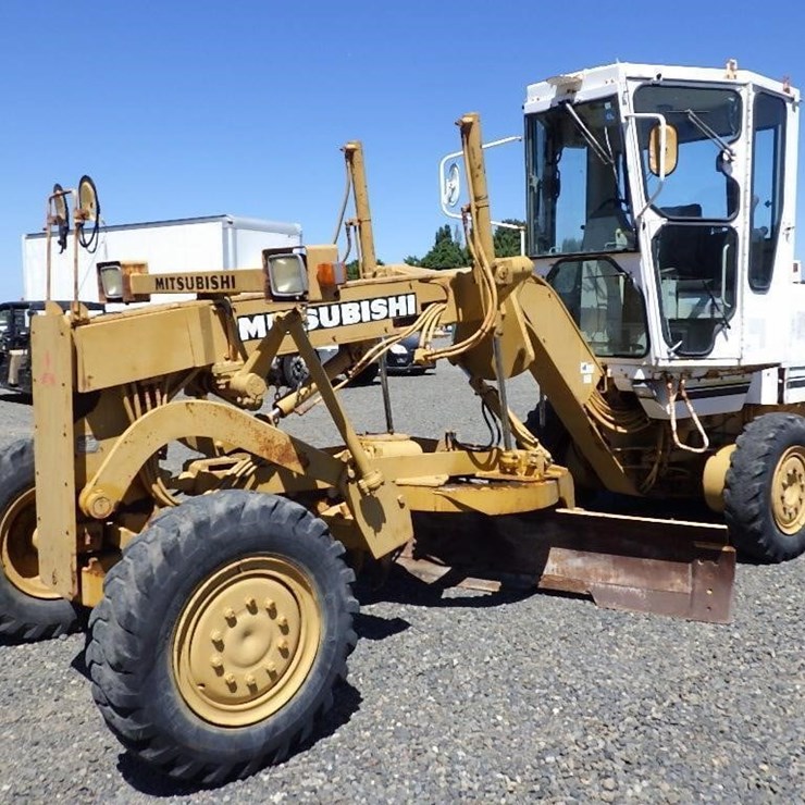 Mitsubishi MG130 Motor Grader