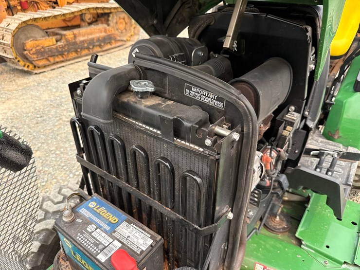 2014-john-deere-2025r-image-16