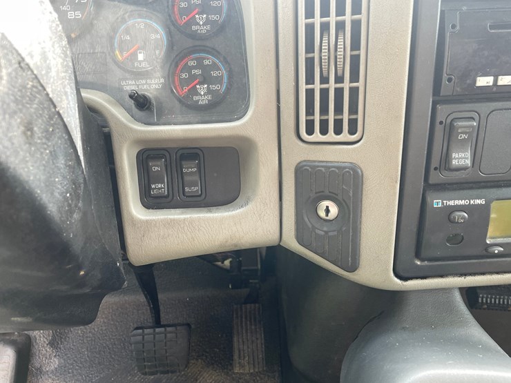 2017-international-durastar-4400-image-49