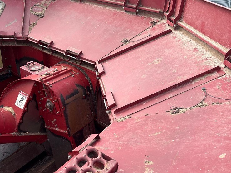 2006-international-2388-axle-flow-combine-image-67
