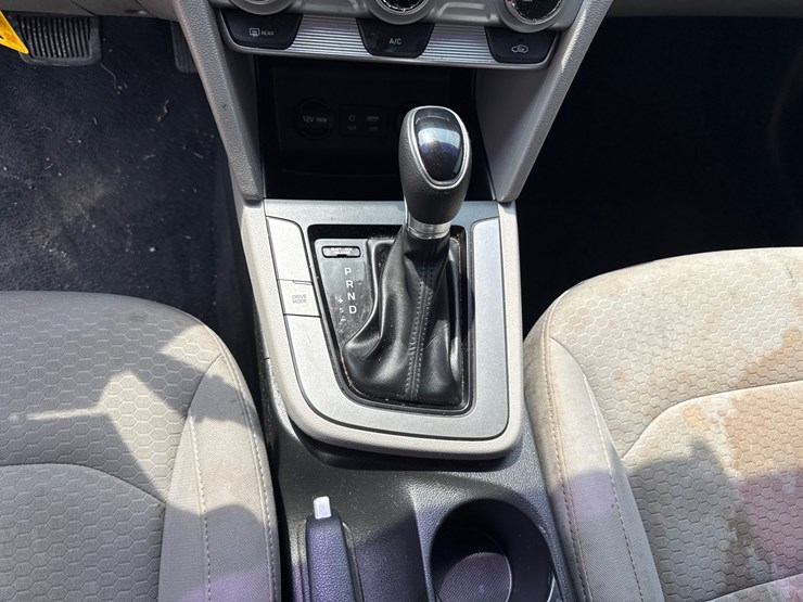#42717-•-2019-hyundai-elantra-sedan-kmhd84lf4ku743043-inv#-42717-image-23
