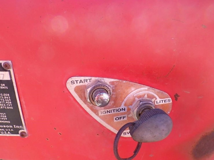 massey-ferguson-mf35-tractor-image-25