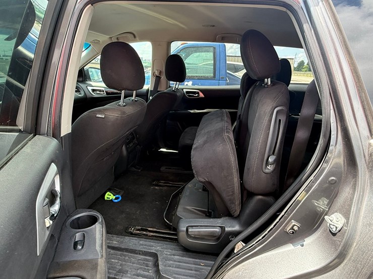 2016-nissan-pathfinder-image-17
