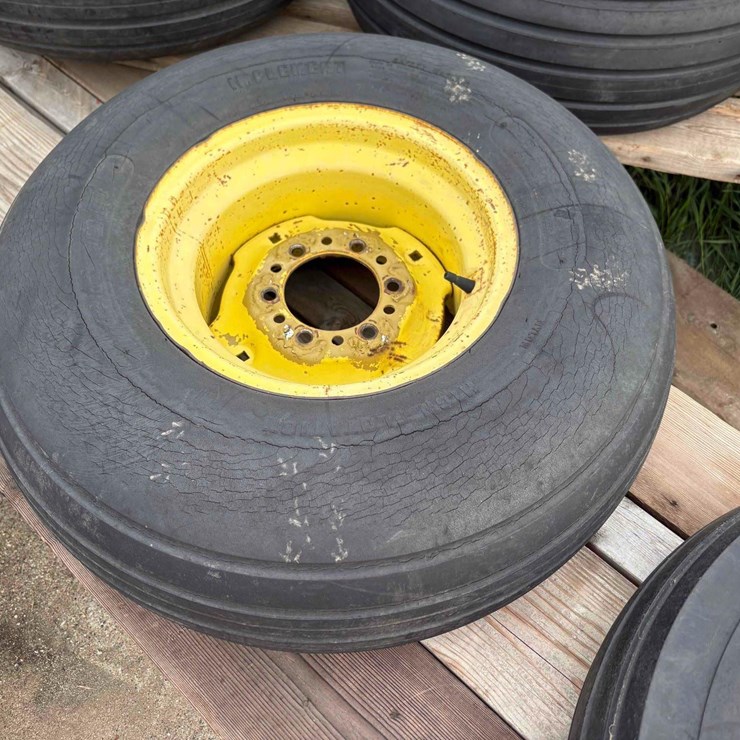 12.5L-15SL Rim & Tire