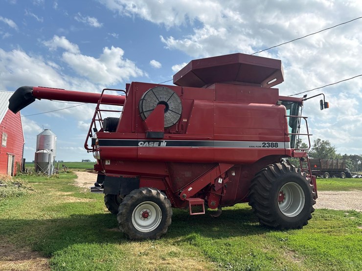 2006-international-2388-axle-flow-combine-image-5