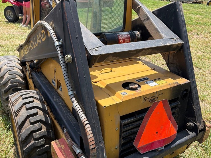 new-holland-l553-image-17