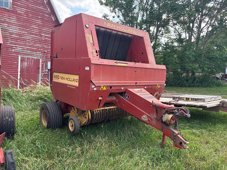 new-holland-660-image-2
