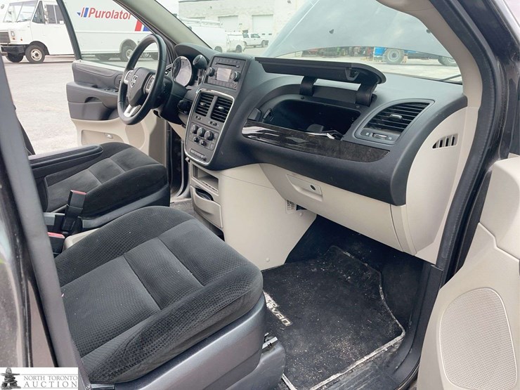 2016-dodge-grand-caravan-sxt-image-17