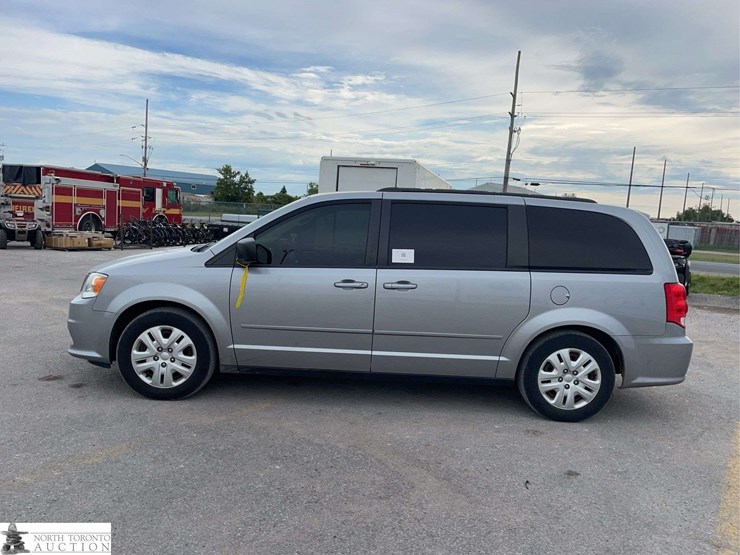 2016-dodge-grand-caravan-sxt-image-8
