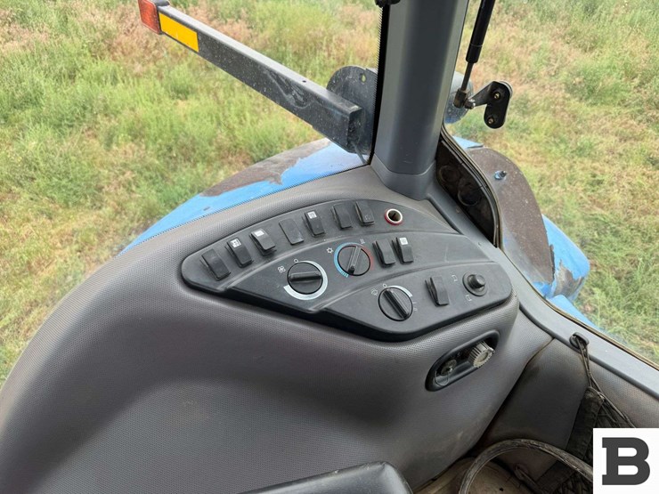 2007-new-holland-tg305-image-89