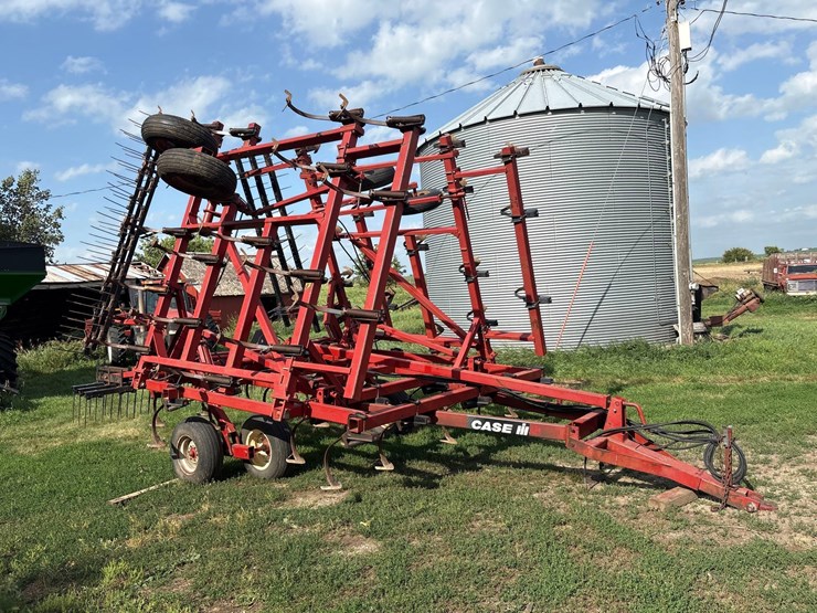 case-ih-4300-image-1