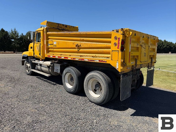 2001-mack-cl713-image-5