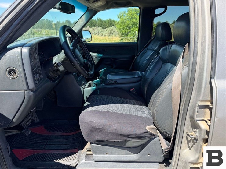 2002-chevrolet-silverado-2500hd-image-25