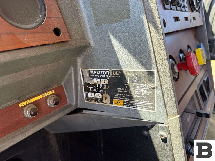 1999-mack-cl713-image-43