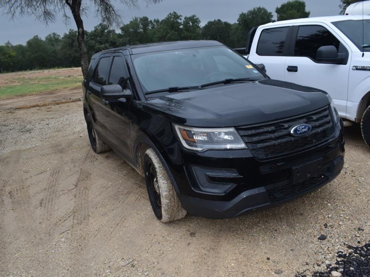 2018-ford-explorer-image-2